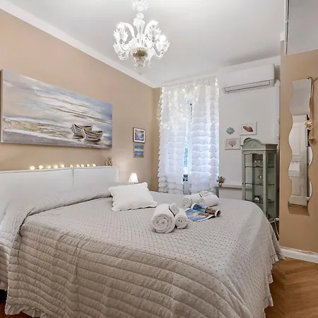 Casa Amorosa Town Center With Terrace And A/c - Happy Apartment Alassio